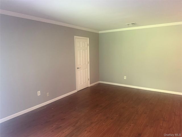 5 Laramie, Coram, NY 11727