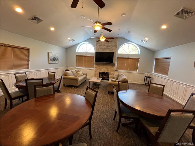 17 Pidgeon Court, Manorville, NY 11949