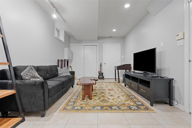 1606 Stone Mansion Drive, Franklin Park, PA 15143