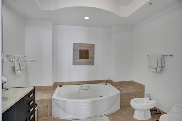 18201 COLLINS AV 4108, Sunny Isles Beach, FL 33160