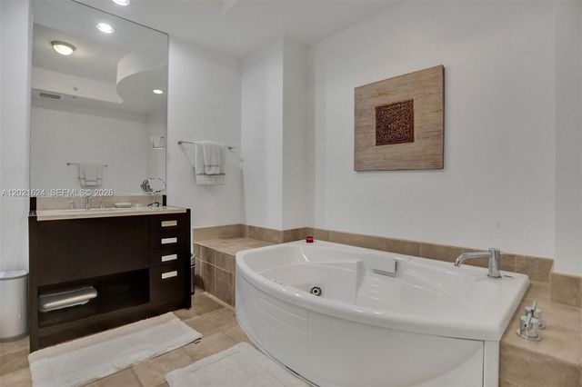 18201 COLLINS AV 4108, Sunny Isles Beach, FL 33160