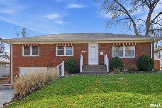 2429 E CENTRAL PARK Avenue, Davenport, IA 52803