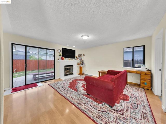 425 Sandy Hill Ct, Antioch, CA 94509