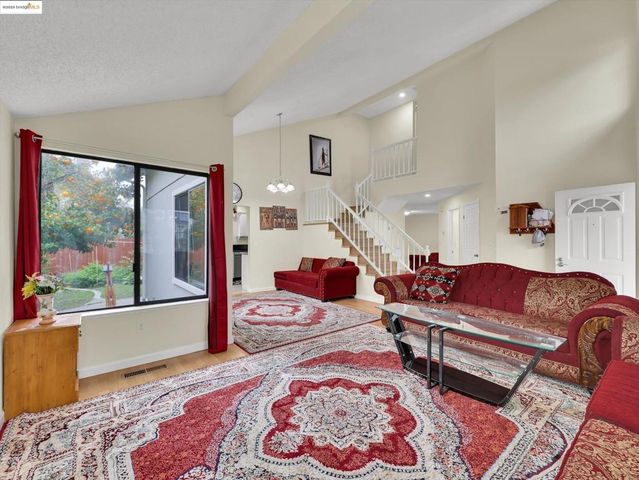 425 Sandy Hill Ct, Antioch, CA 94509