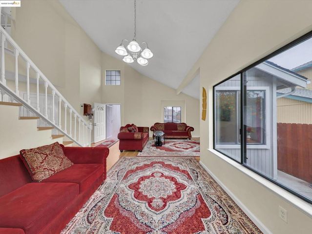 425 Sandy Hill Ct, Antioch, CA 94509