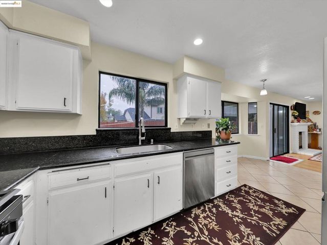 425 Sandy Hill Ct, Antioch, CA 94509