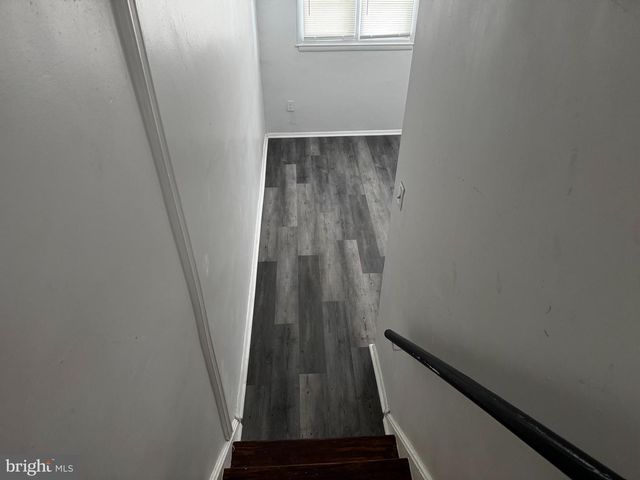 1090 LAKESHORE DR, Camden, NJ 08104