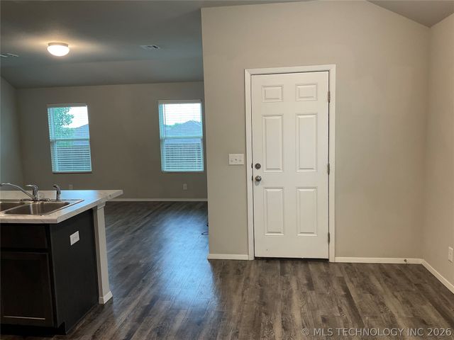 2007 S 15th Street, Broken Arrow, OK 74012