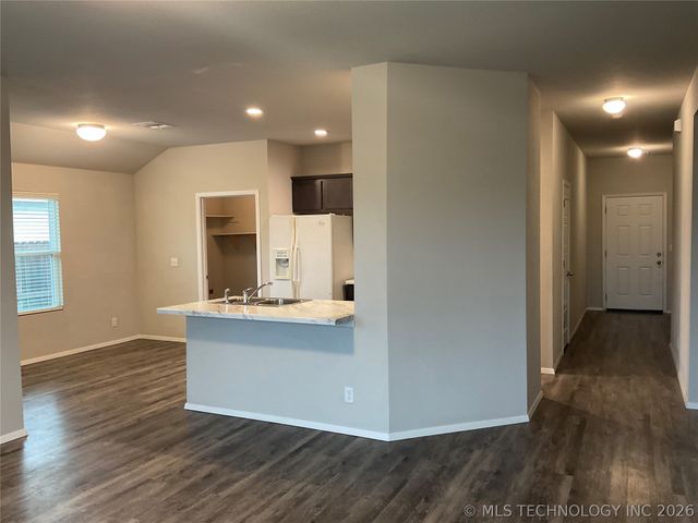 2007 S 15th Street, Broken Arrow, OK 74012
