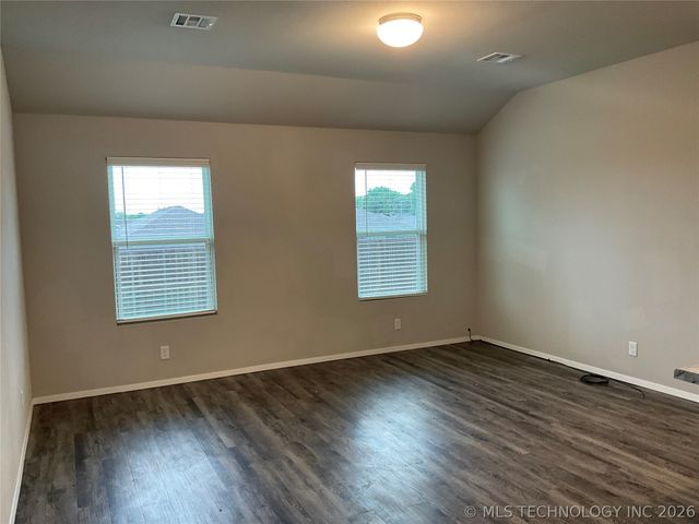2007 S 15th Street, Broken Arrow, OK 74012