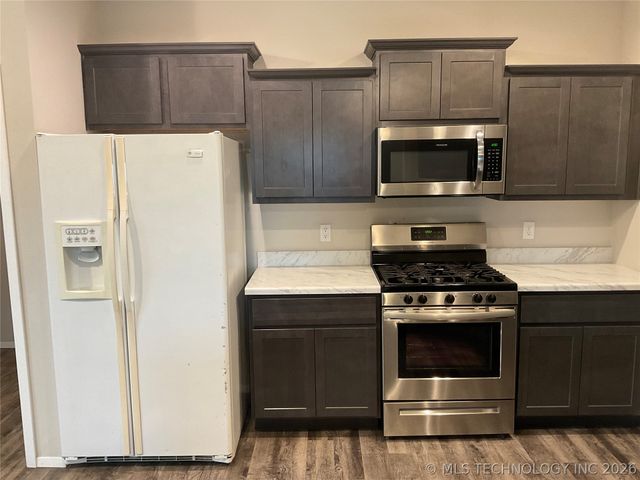 2007 S 15th Street, Broken Arrow, OK 74012