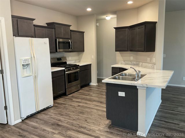 2007 S 15th Street, Broken Arrow, OK 74012