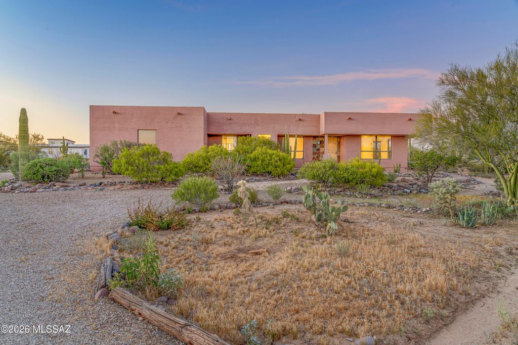 4350 W Flying Diamond Drive, Tucson, AZ 85742