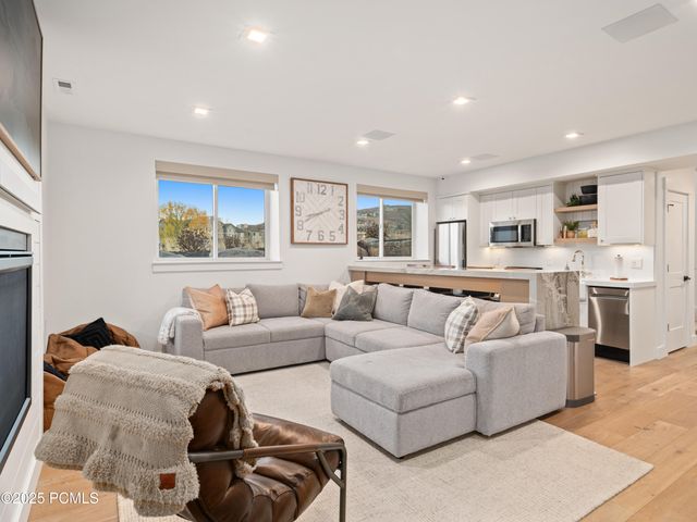 6384 E 725 S 49, Huntsville, UT 84317