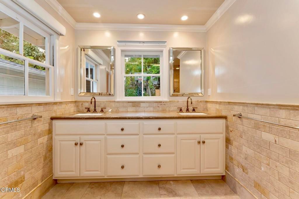 Image 24 of property listing at 1650 Knollwood Drive, Pasadena, CA 91103