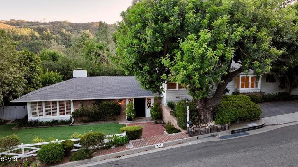 Image 5 of property listing at 1650 Knollwood Drive, Pasadena, CA 91103