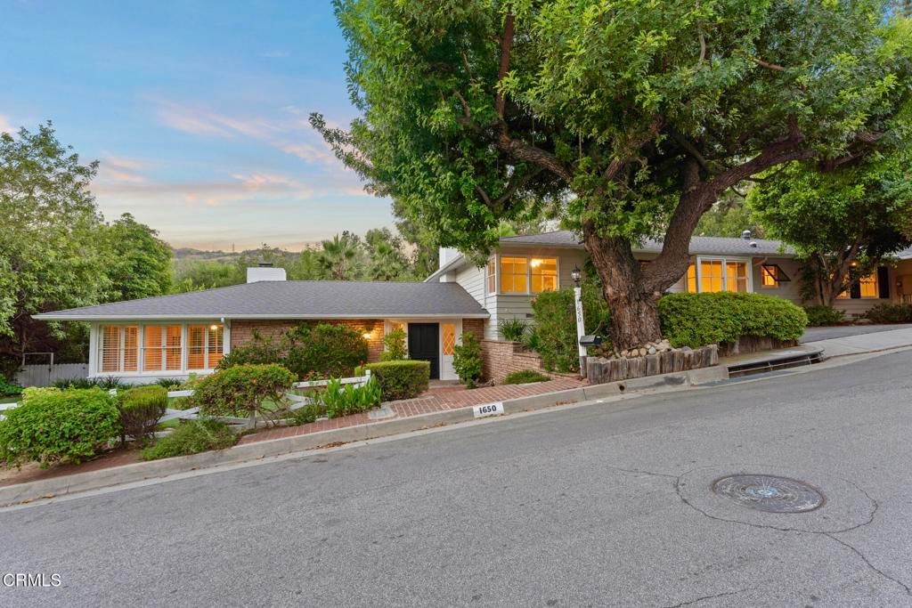 Image 6 of property listing at 1650 Knollwood Drive, Pasadena, CA 91103