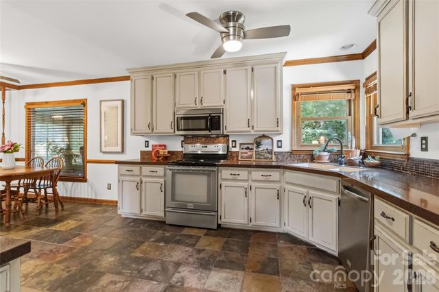6933 Albaneen Court, Charlotte, NC 28215