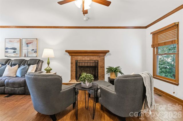 6933 Albaneen Court, Charlotte, NC 28215