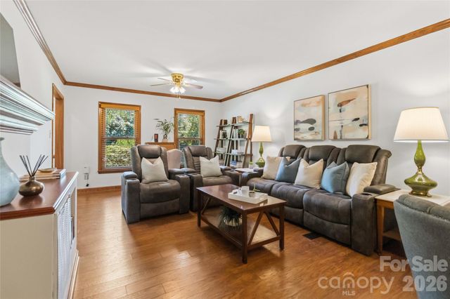 6933 Albaneen Court, Charlotte, NC 28215
