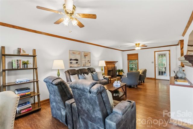 6933 Albaneen Court, Charlotte, NC 28215