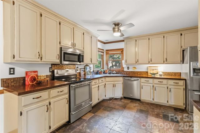 6933 Albaneen Court, Charlotte, NC 28215