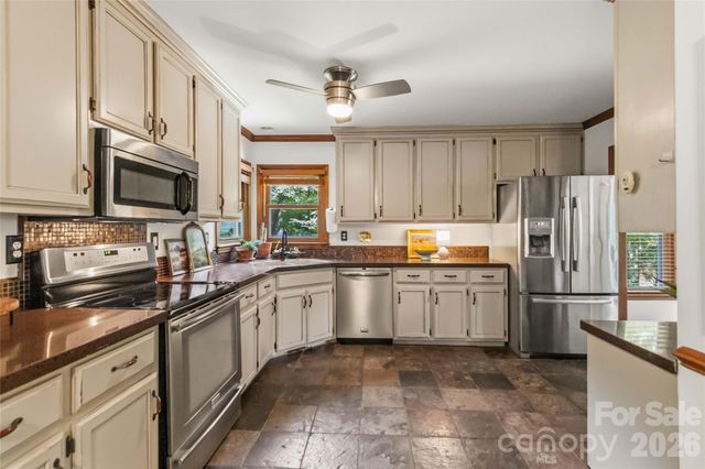 6933 Albaneen Court, Charlotte, NC 28215