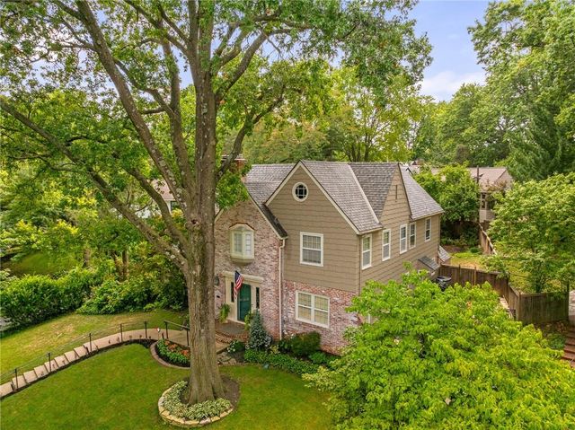 6436 Overbrook Road, Mission Hills, KS 66208