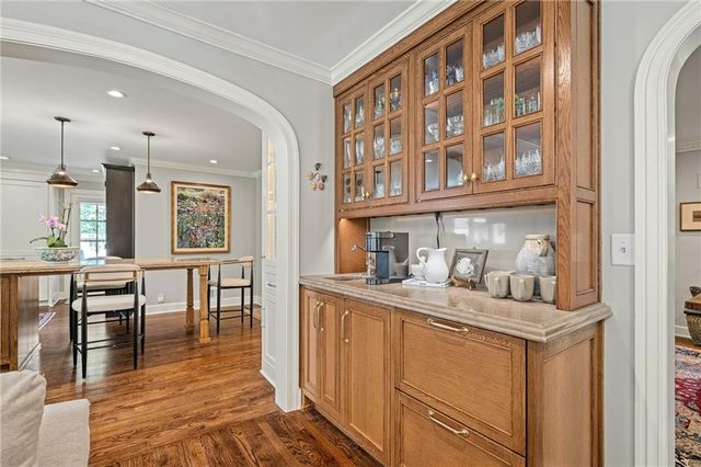 6436 Overbrook Road, Mission Hills, KS 66208