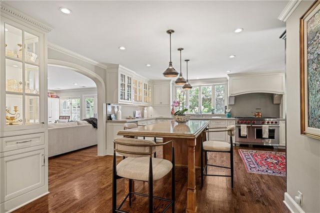 6436 Overbrook Road, Mission Hills, KS 66208