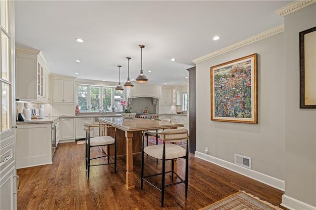 6436 Overbrook Road, Mission Hills, KS 66208