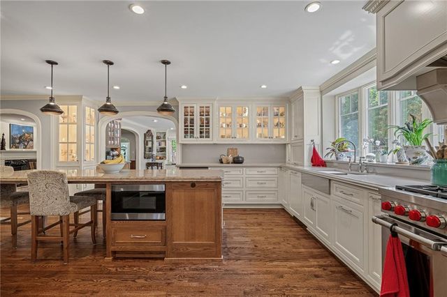 6436 Overbrook Road, Mission Hills, KS 66208