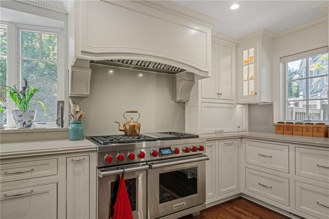 6436 Overbrook Road, Mission Hills, KS 66208