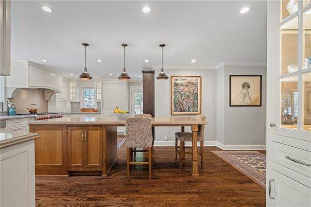 6436 Overbrook Road, Mission Hills, KS 66208