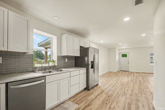218 Meridian Street, Mishawaka, IN 46544