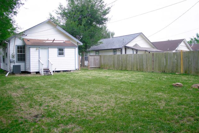 1310 4th Street, Rosenberg, TX 77471