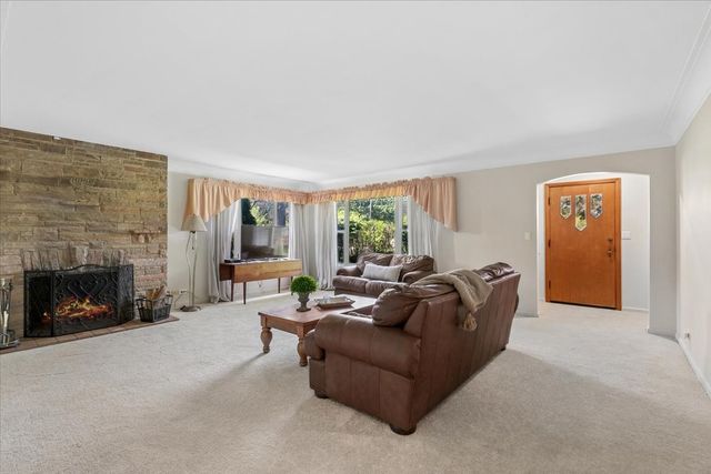 667 N Lake Street, Grayslake, IL 60030