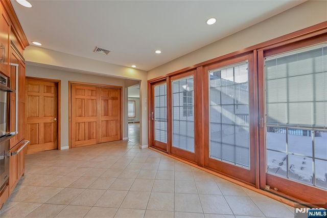 16 Glen Place, Old Tappan, NJ 07675