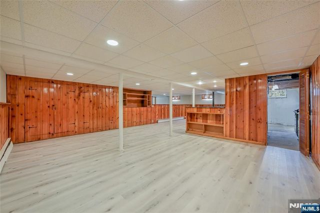 16 Glen Place, Old Tappan, NJ 07675