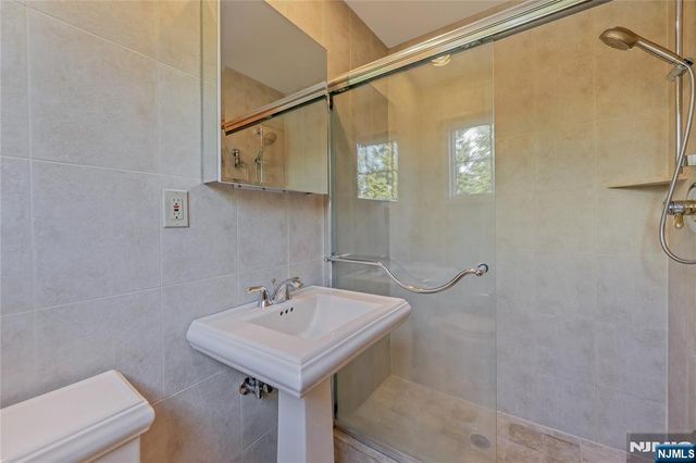 16 Glen Place, Old Tappan, NJ 07675