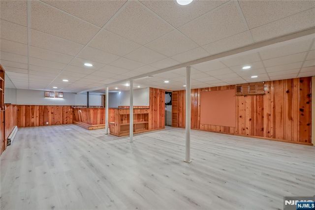 16 Glen Place, Old Tappan, NJ 07675