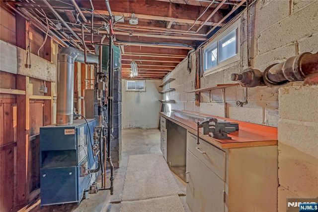 16 Glen Place, Old Tappan, NJ 07675