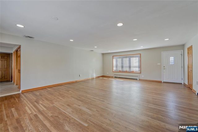 16 Glen Place, Old Tappan, NJ 07675