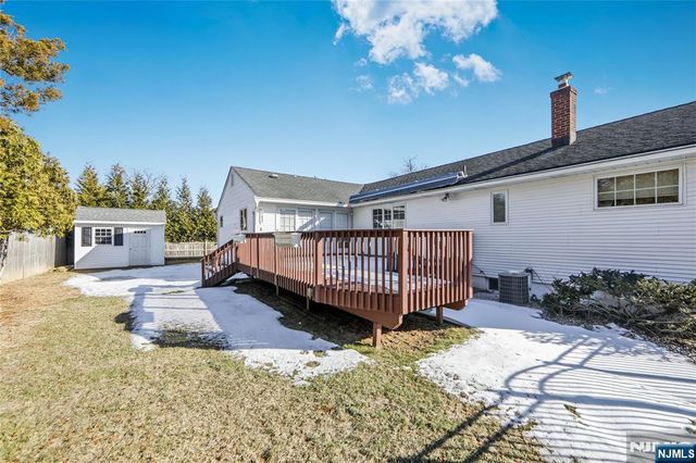 16 Glen Place, Old Tappan, NJ 07675