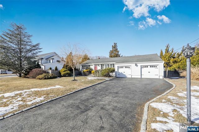 16 Glen Place, Old Tappan, NJ 07675