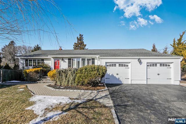 16 Glen Place, Old Tappan, NJ 07675