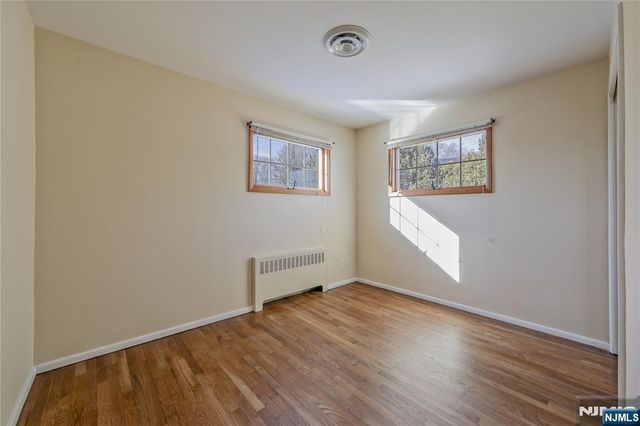 16 Glen Place, Old Tappan, NJ 07675
