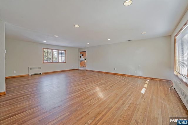 16 Glen Place, Old Tappan, NJ 07675
