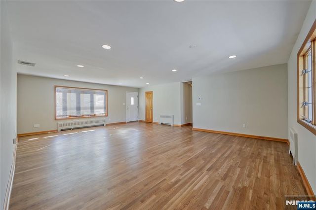 16 Glen Place, Old Tappan, NJ 07675