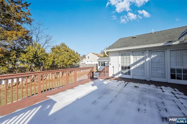 16 Glen Place, Old Tappan, NJ 07675